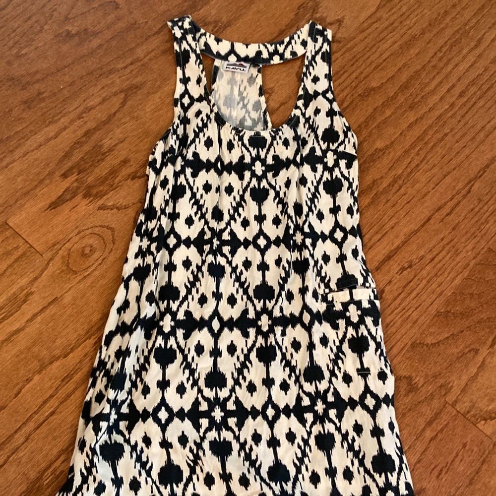 Kavu dress very cute longer in the back in the front size small black & cream